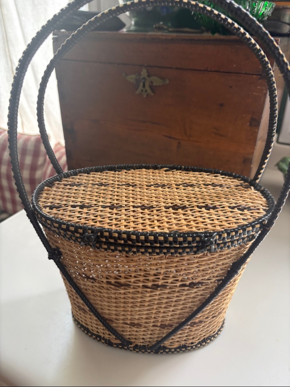 Hand woven Tommy Bahama basket bag. - Picture 3 of 7